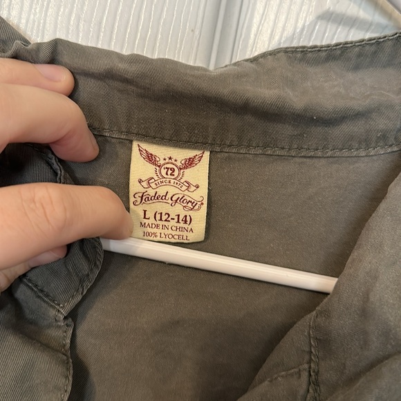 Women’s army green button down vest - Picture 3 of 6